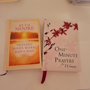 One-Minute Prayers for Women - Pink Floral Devotional